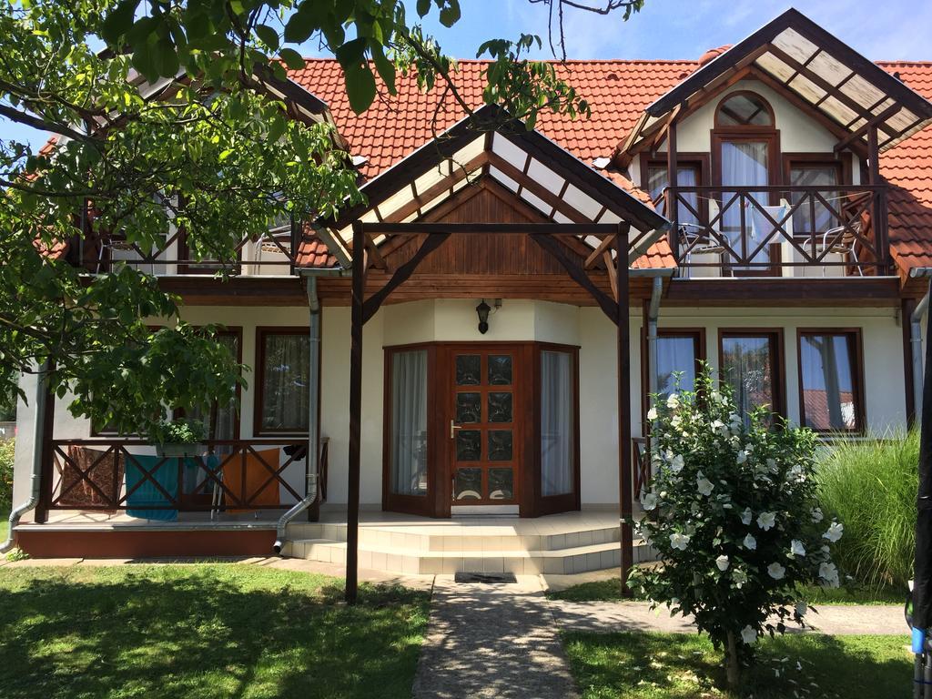 Toth Vendeghaz Hotel Bük Exterior foto